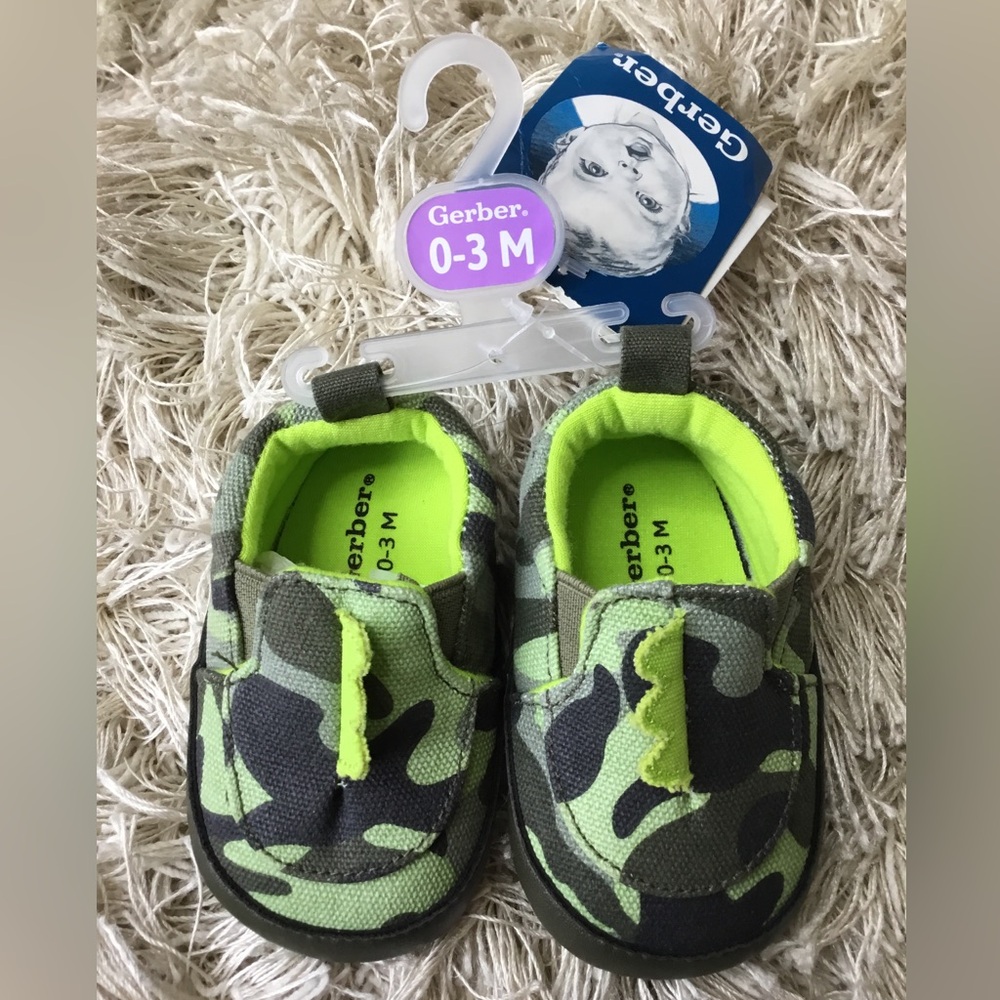 GERBER Boys size 0-3 MONTHS CAMOUFLAGE DINOSAUR SOFT SOLE CRIB SHOES